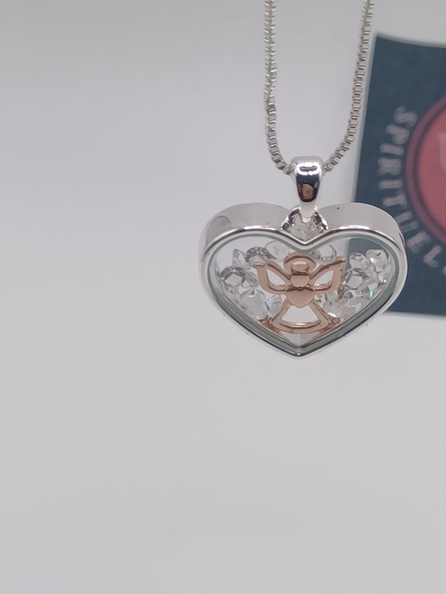 Herzengel Anhänger in Kristallbett mit versilberter Messingkette Engel