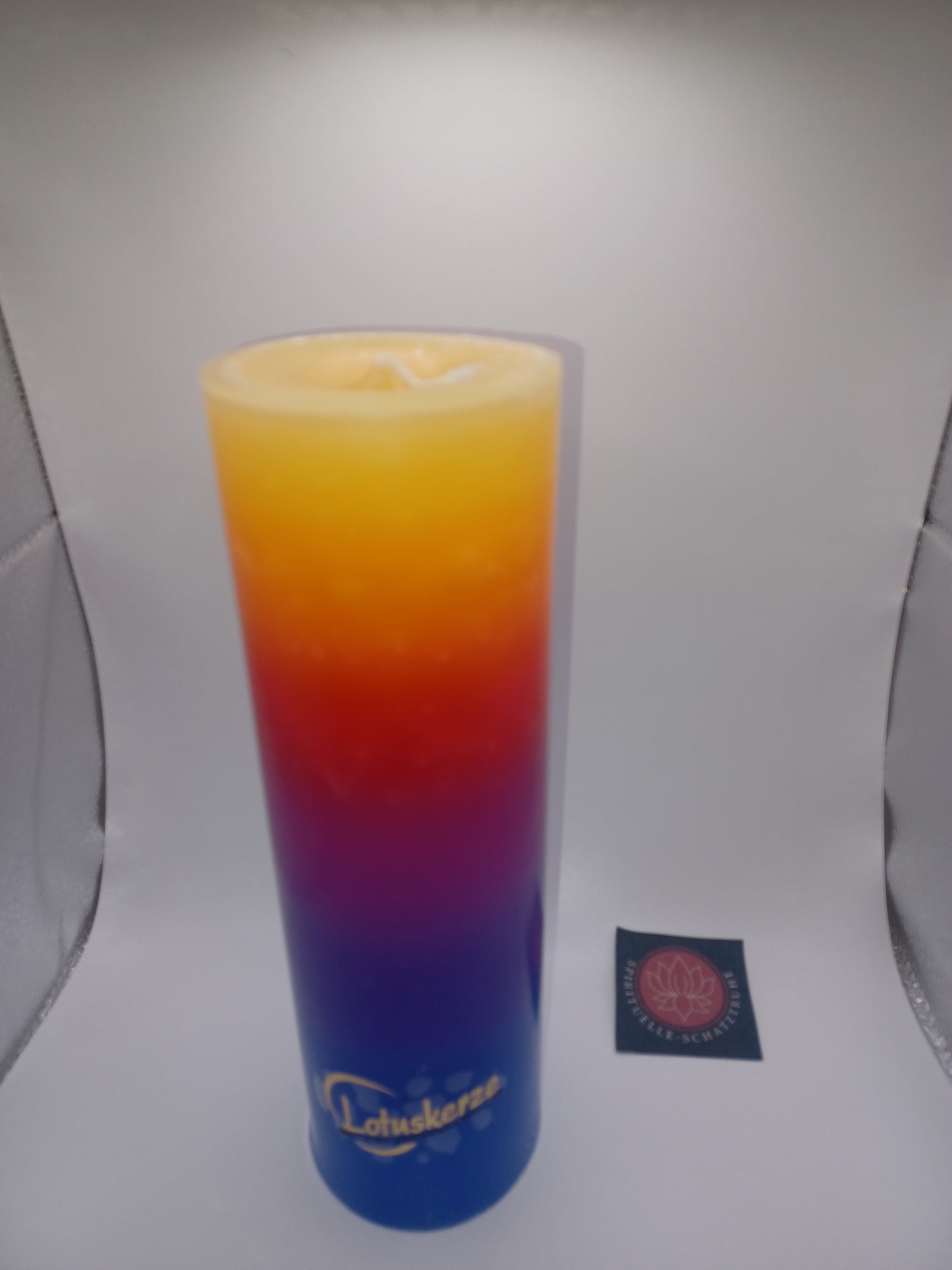 Rainbow Kerze 23 cm Lotuskerze Handarbeit Blüteneffekt
