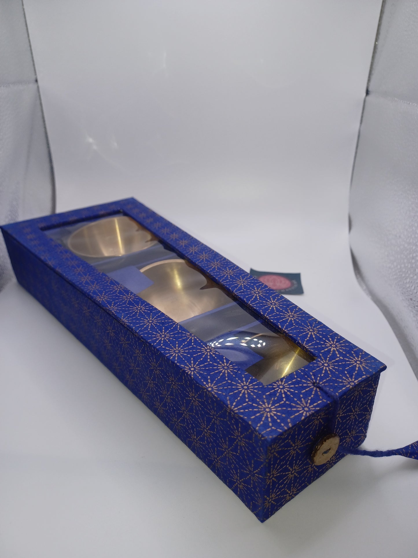 Tibetische Klangschalen 3 er Set mit 3 Holzklöppeln und 3 Unterlagen Geschenkbox