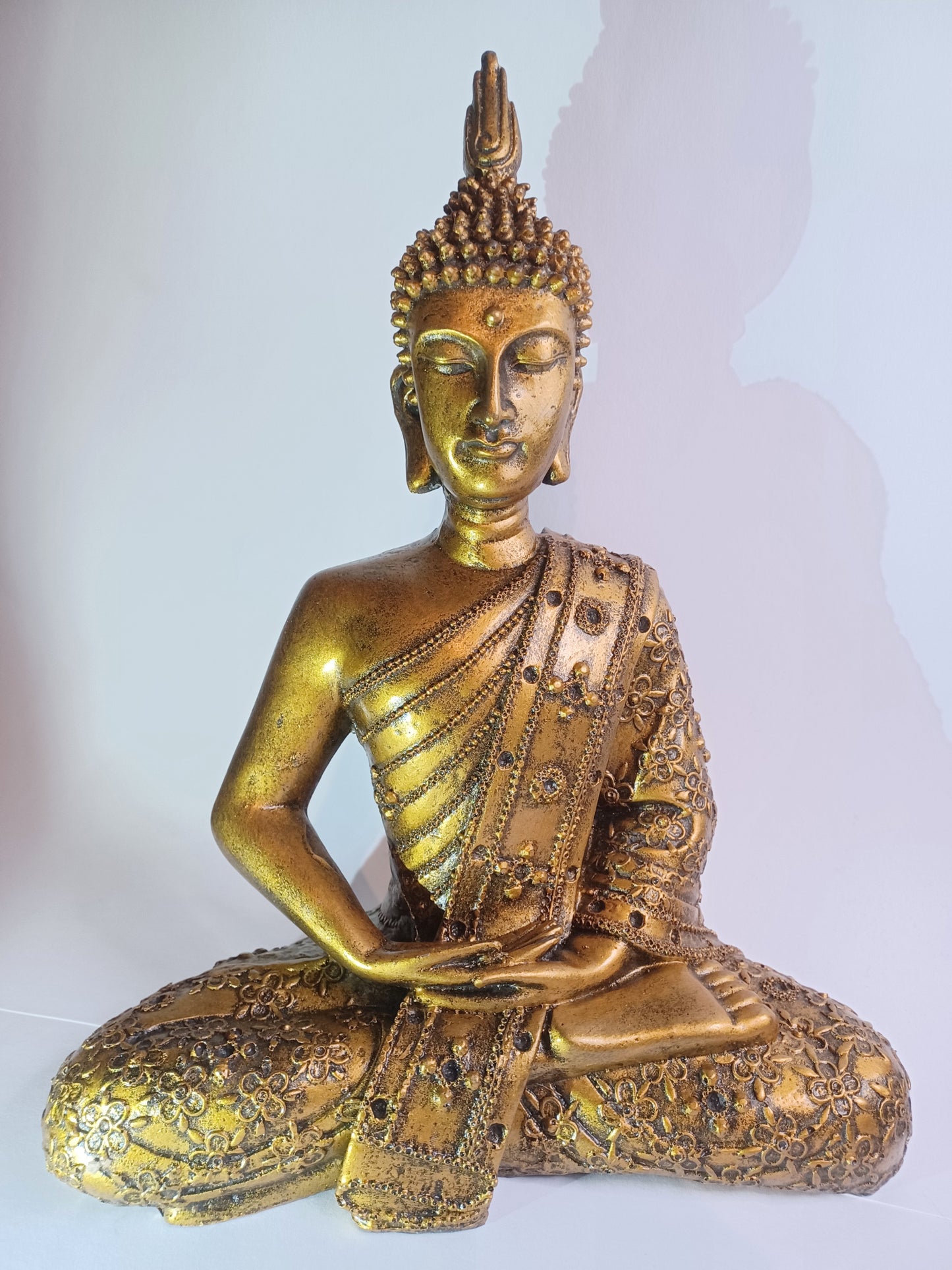 Thai Buddha Resin gold zirka Höhe 28 cm Feng Shui Statue Skulptur
