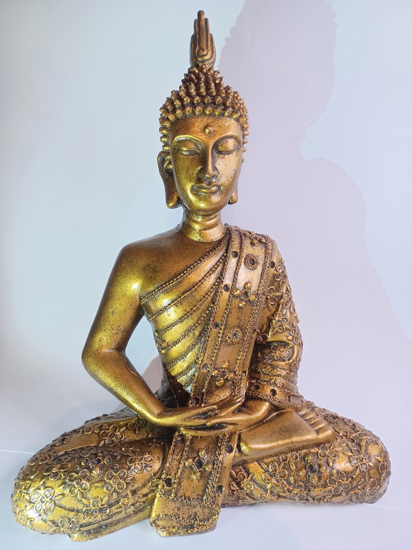 Thai Buddha Resin gold zirka Höhe 28 cm Feng Shui Statue Skulptur