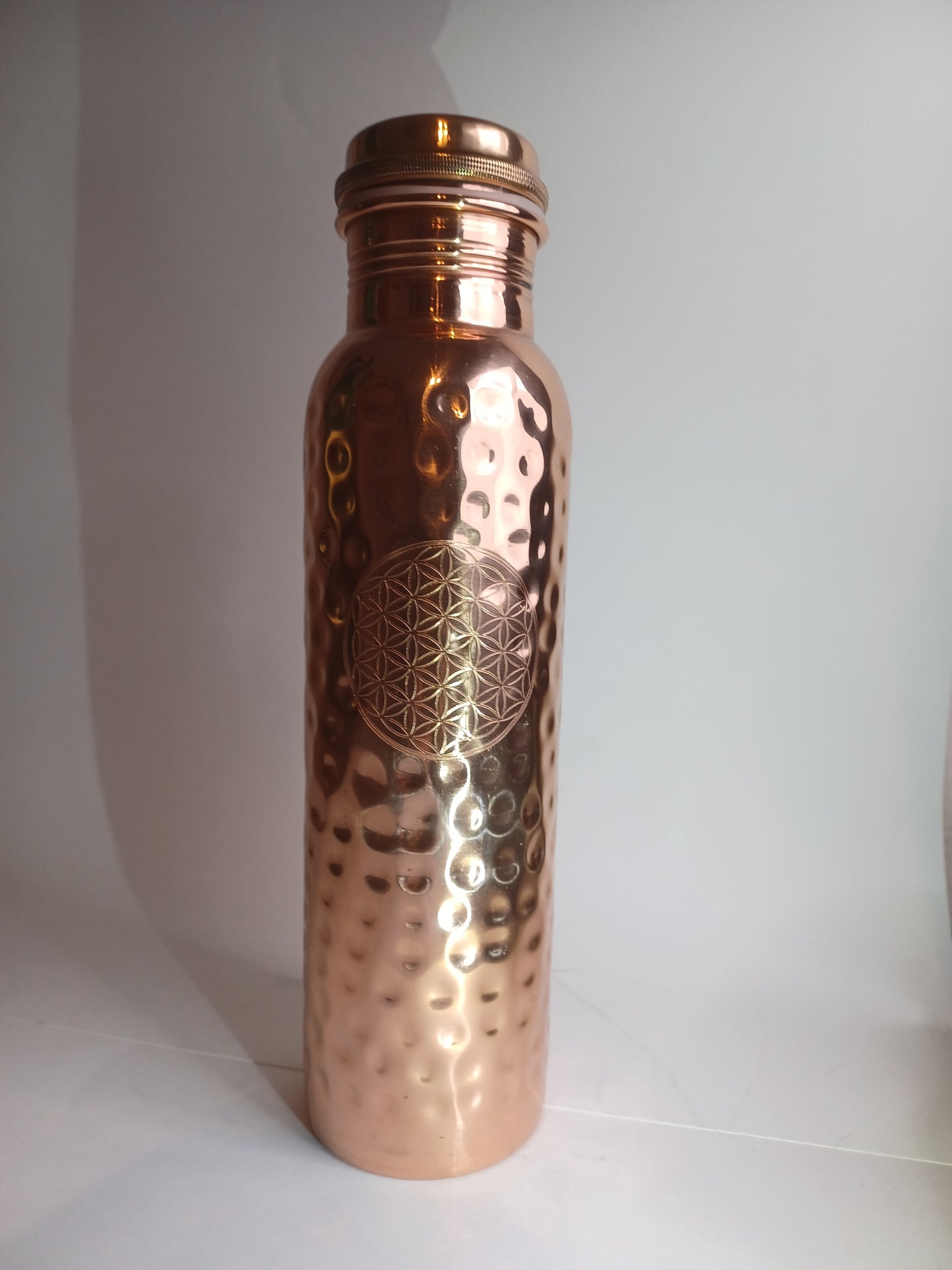 Trinkflasche Kupfer 900 ml Blume des Lebens handgehämmert Ayurveda