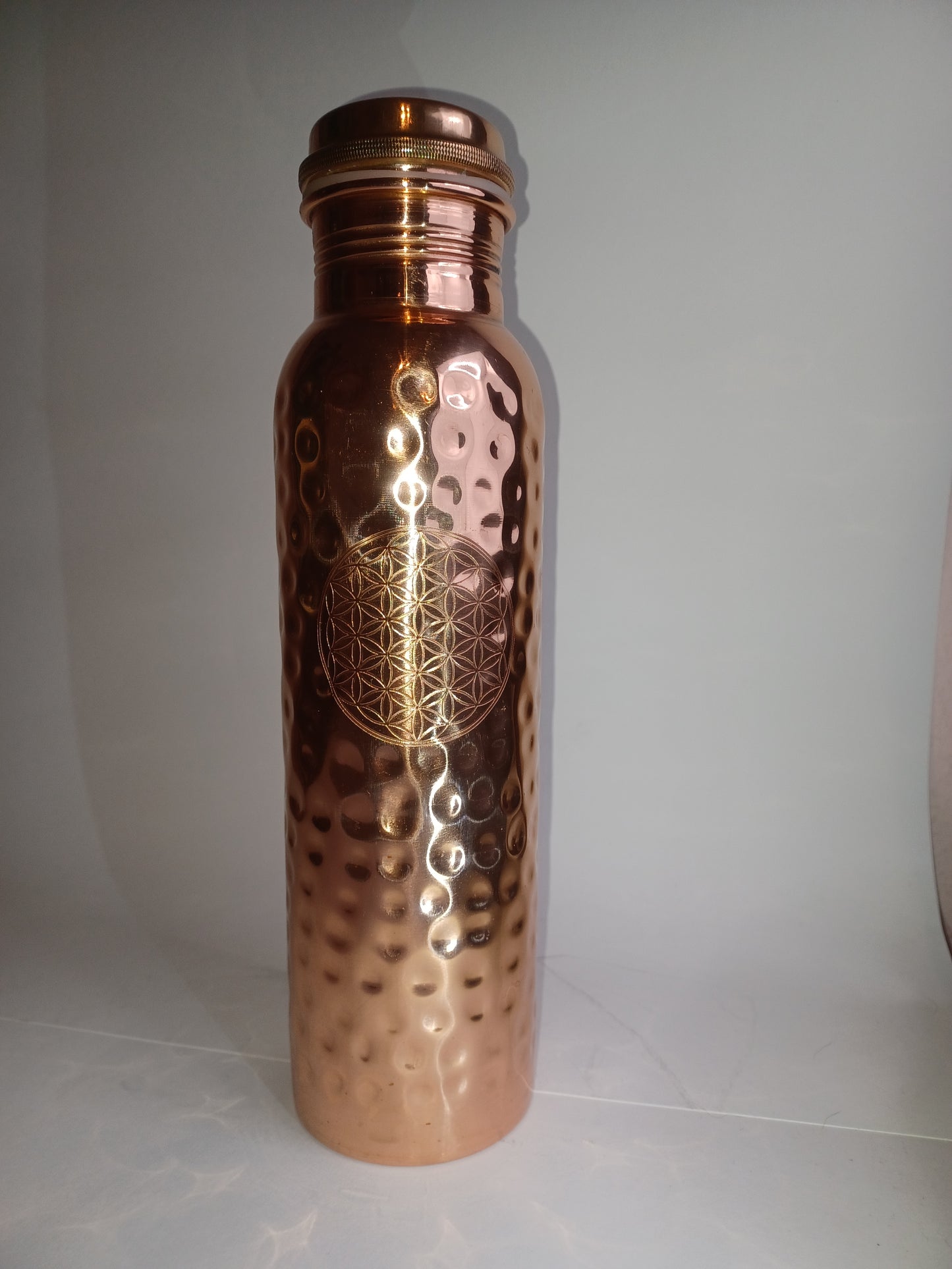 Trinkflasche Kupfer 900 ml Blume des Lebens handgehämmert Ayurveda