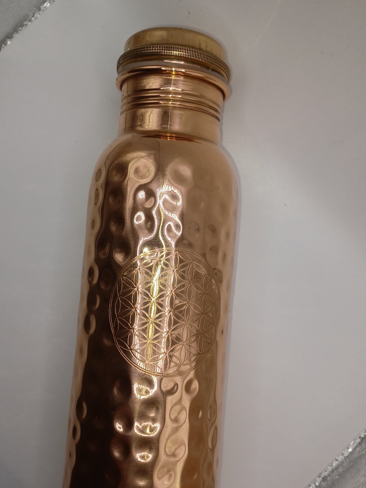 Trinkflasche Kupfer 900 ml Blume des Lebens handgehämmert Ayurveda
