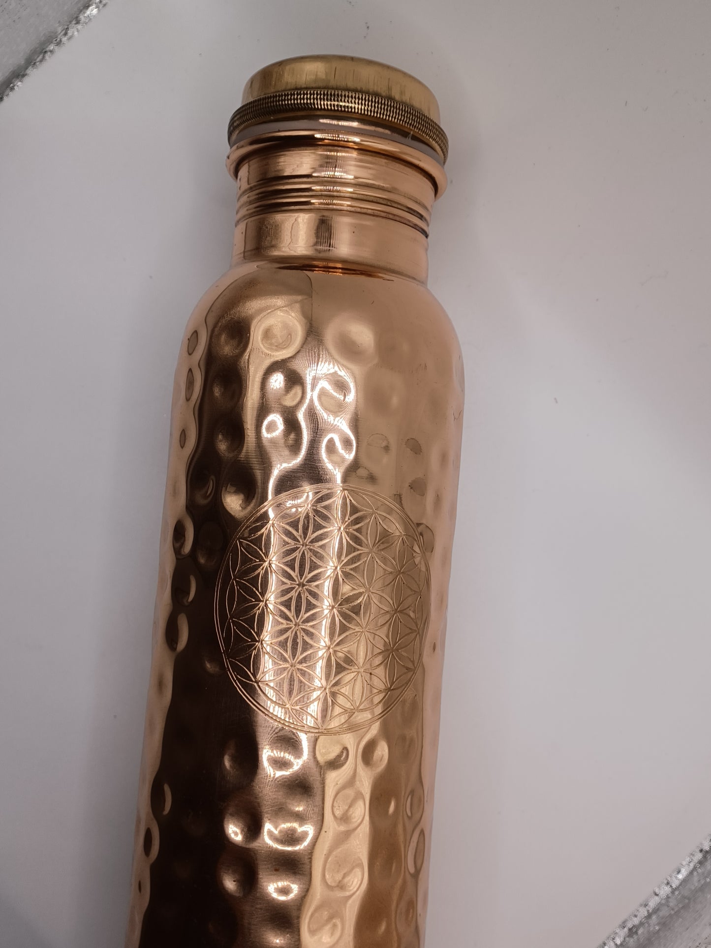Trinkflasche Kupfer 900 ml Blume des Lebens handgehämmert Ayurveda