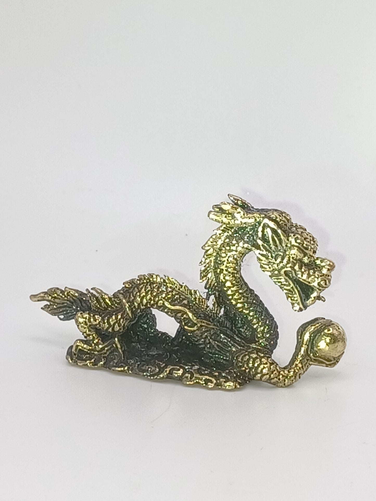 Glücksdrache mit Kugel 5 x 3 cm Messing Glücksbringer Feng Shui