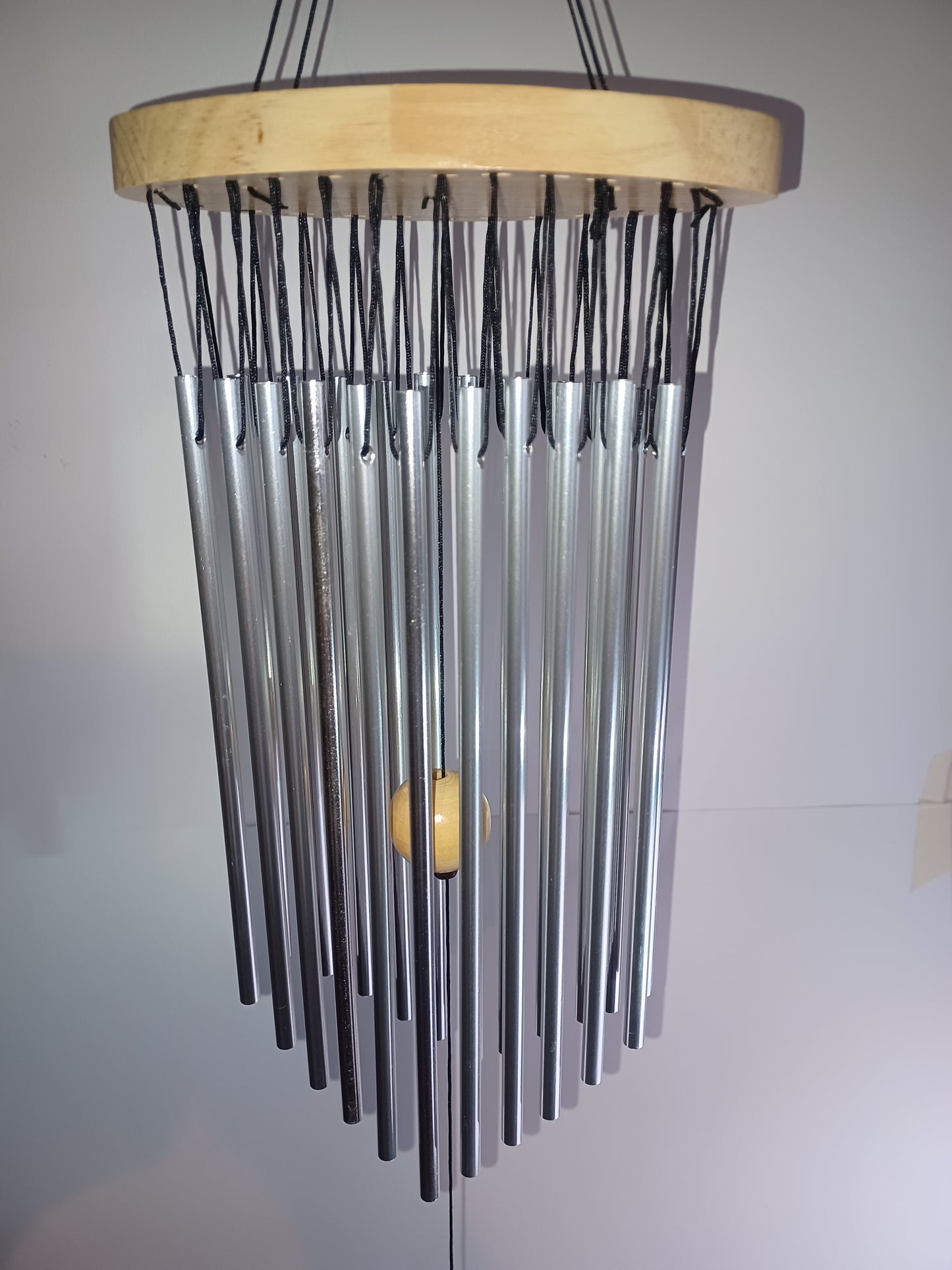 Windspiel mit 22 Klangstäben und Naturholz 25 cm