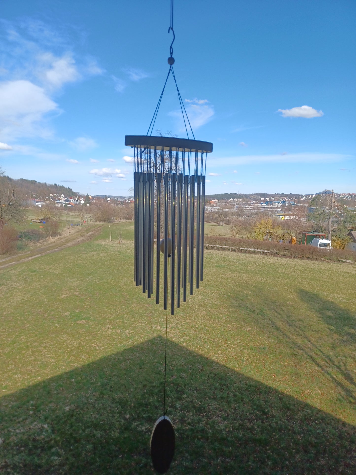 Windspiel mit 22 Klangstäben und Naturholz 25 cm