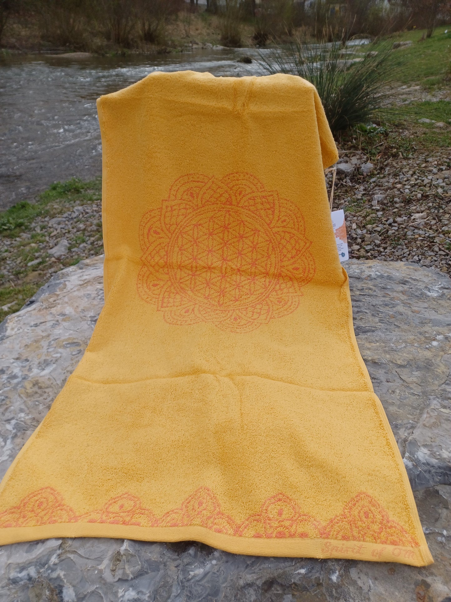 Handtuch Biobaumwolle Sonnengruß koralle mit Edelsteinen 48 x 109cm gelb