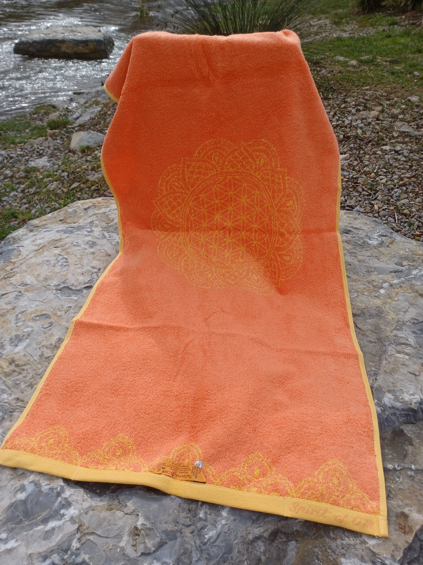 Handtuch Biobaumwolle Sonnengruß koralle mit Edelsteinen 48 x 109cm gelb