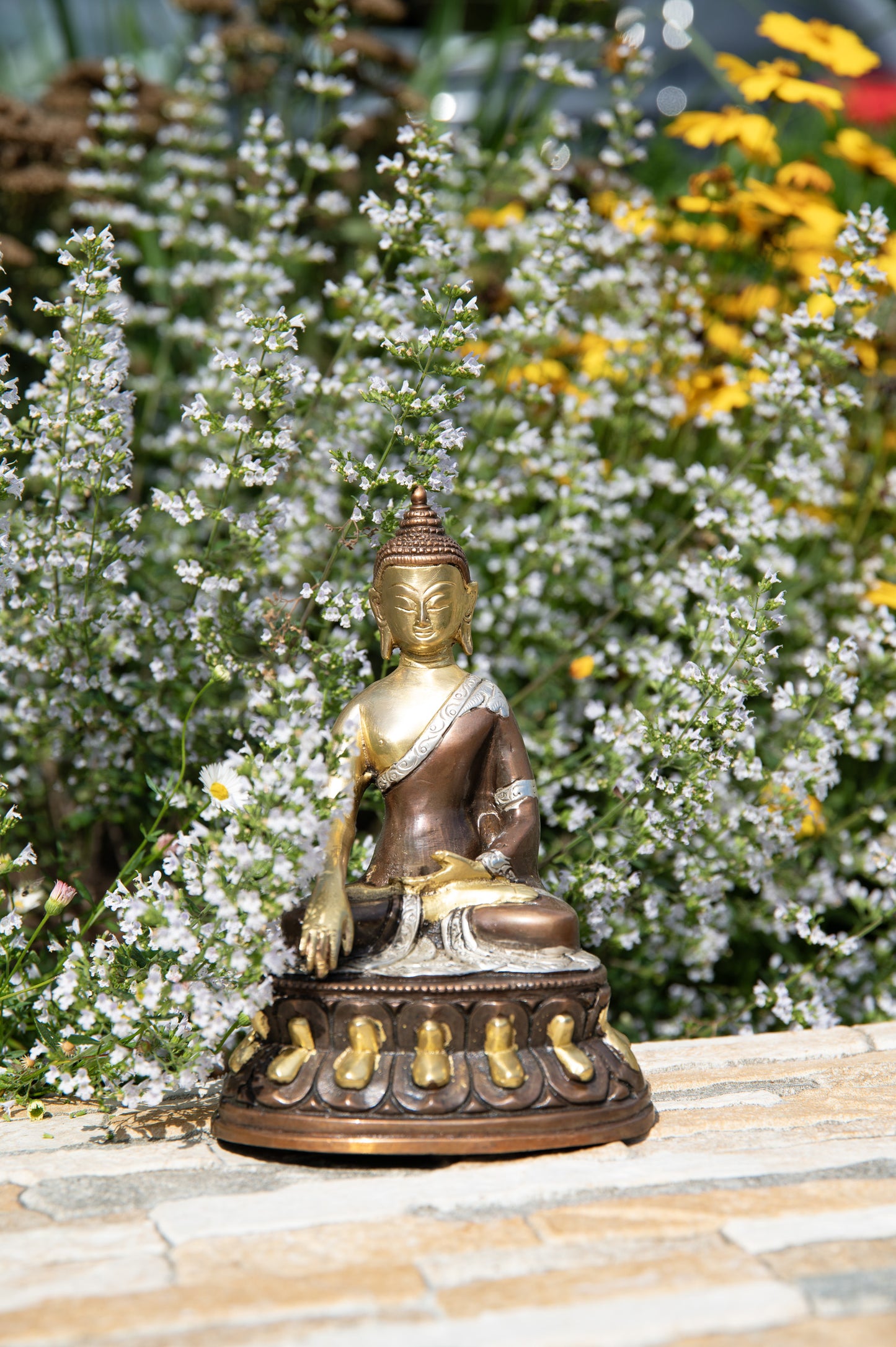 Buddha Shakyamuni Messing mit Gold, Silber, Braun Finish H:18 cm, 1,3 kg
