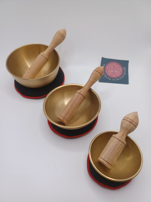 Tibetische Klangschalen 3 er Set mit 3 Holzklöppeln und 3 Unterlagen Geschenkbox