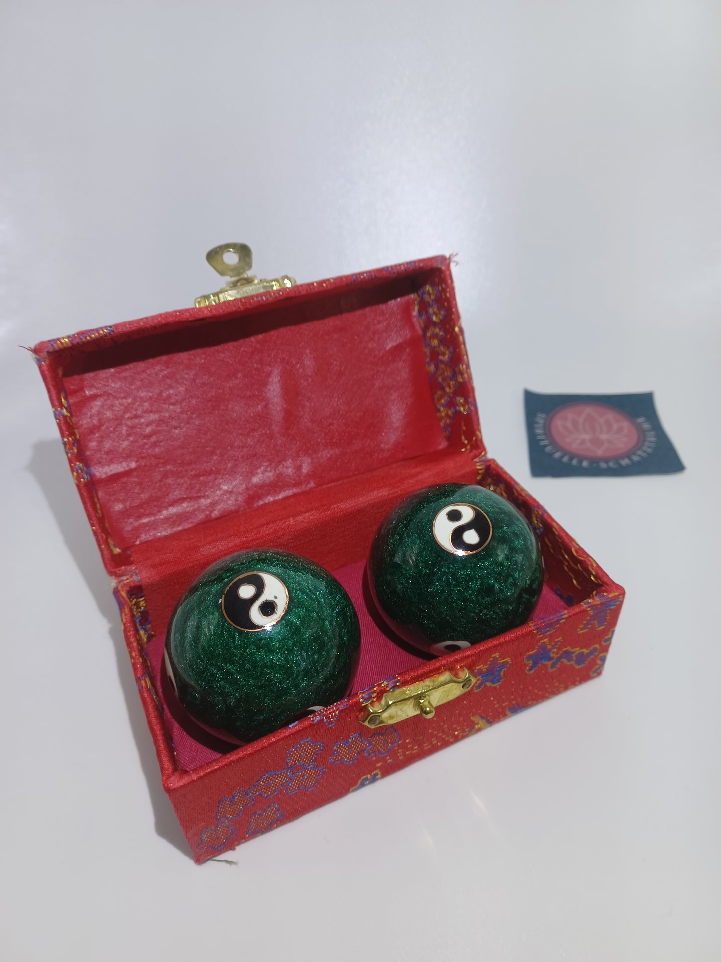 Qi Gong Kugeln grün 40mm in Brokatkästchen Klangkugeln yin Yang