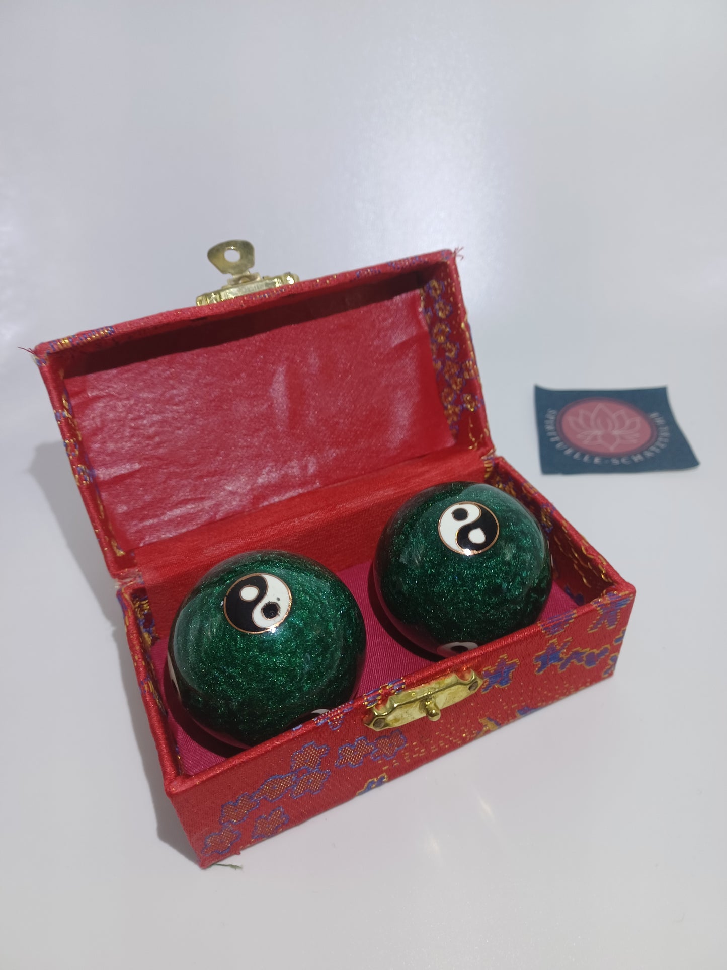 Qi Gong Kugeln grün 40mm in Brokatkästchen Klangkugeln yin Yang