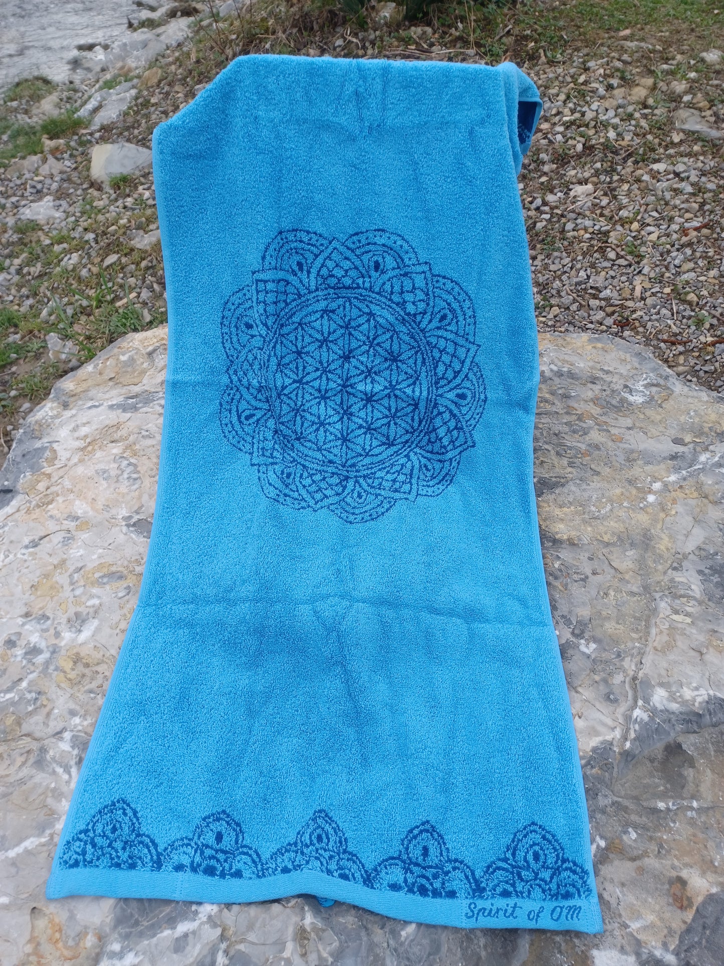 Handtuch Biobaumwolle 48 x 109 cm ozeanblau Blau azur mit Edelsteine