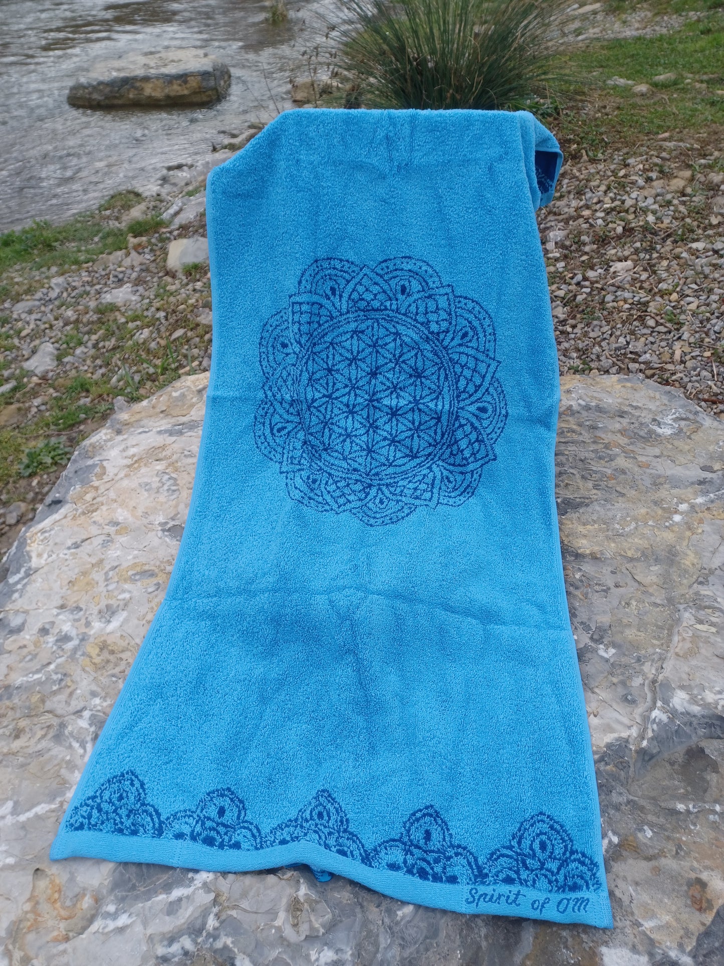 Handtuch Biobaumwolle 48 x 109 cm ozeanblau Blau azur mit Edelsteine