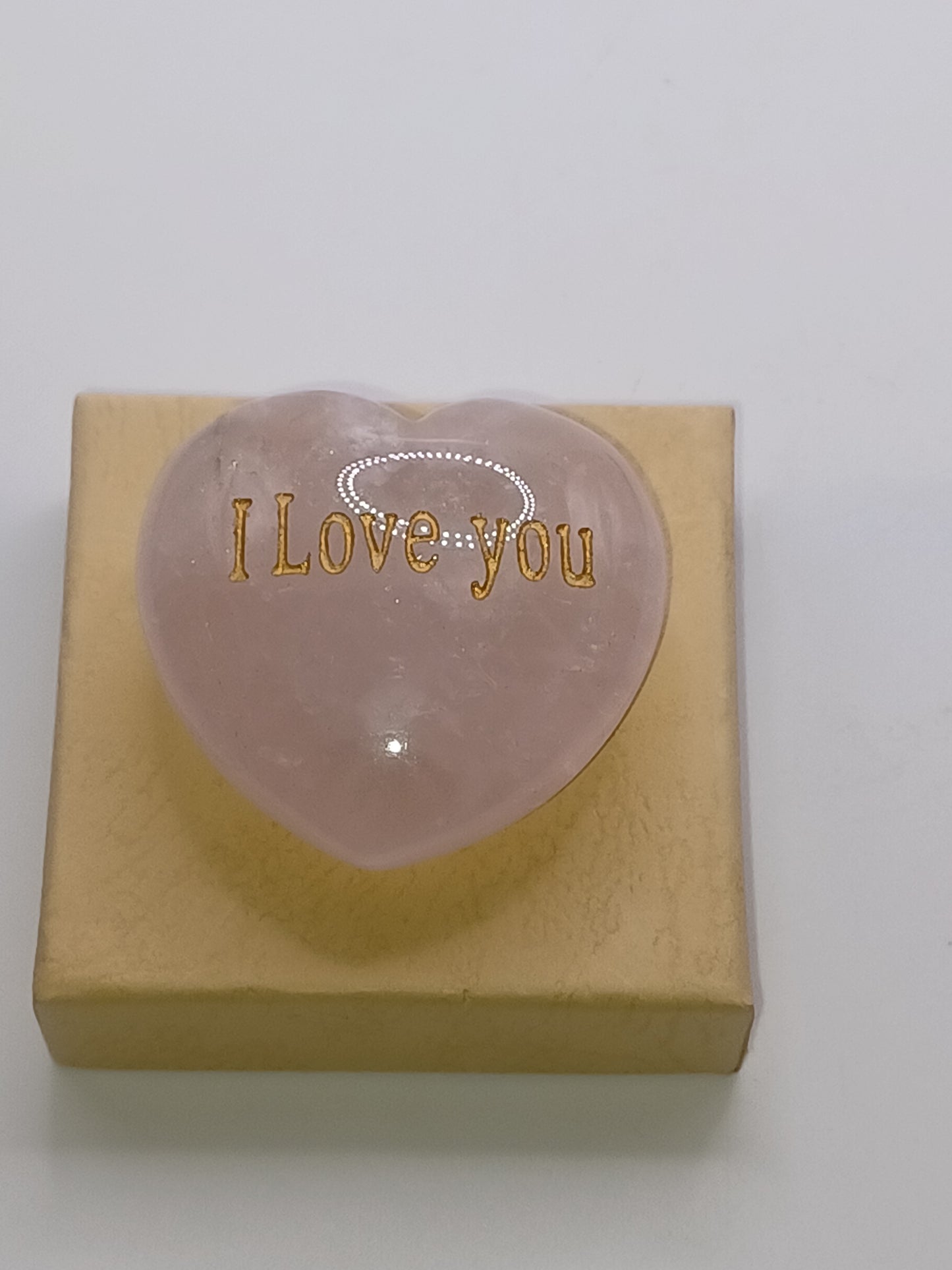 Herz mit goldener Gravur "I love you" aus Rosenquarz in Geschenkschachtel